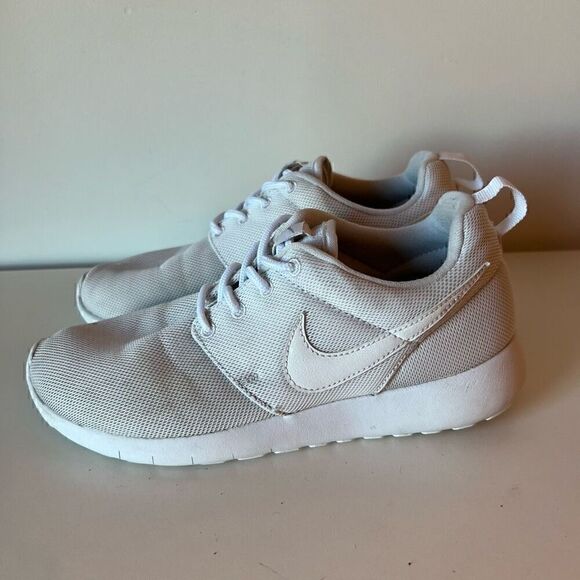 Nike White Sneakers Youth Size 6Y Running Shoes - Picture 3 of 8